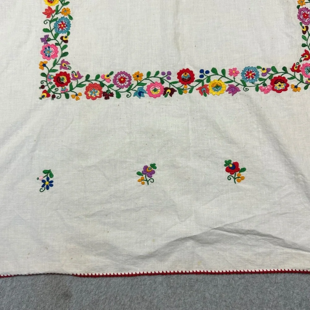 Vintage Embroidered Floral White Linen Square Tablecloth Red Scalloped Edge